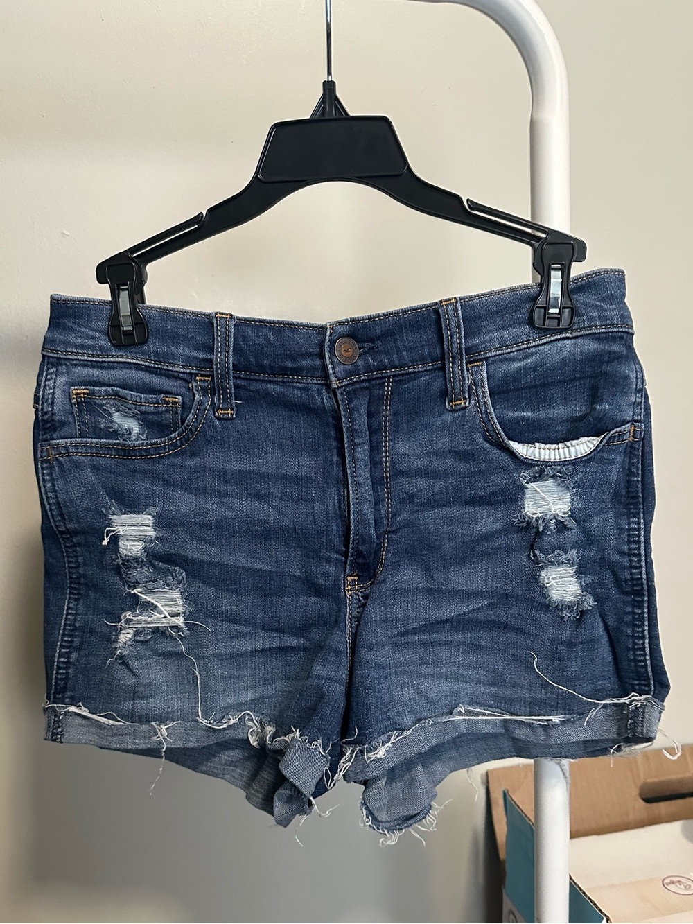 Hollister High Rise Short 3” Distressed Denim Shorts Size 7 W 28